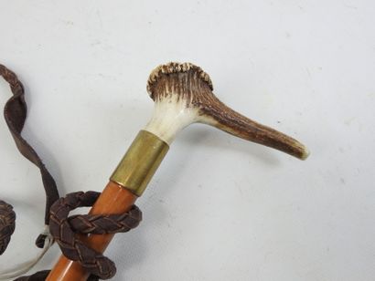 Fouet de chasse. Avec andouiller et meule...