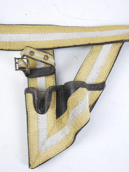 Ceinturon de vénerie porte dague et fouet,...