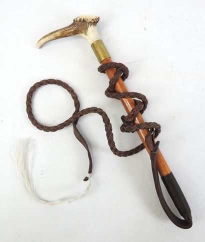 Fouet de chasse. Avec andouiller et meule...