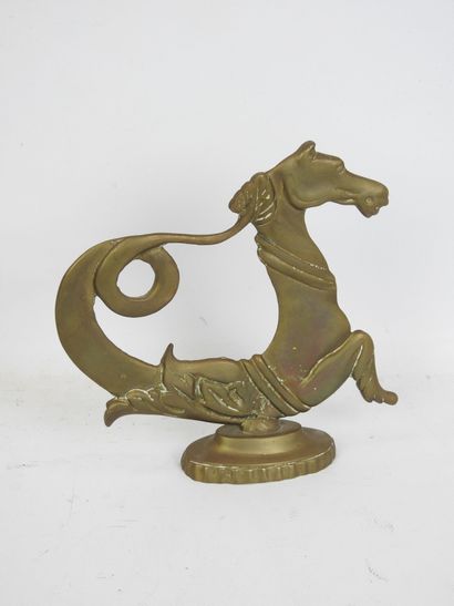 QUATRE SUJETS en bronze et laiton figurant...