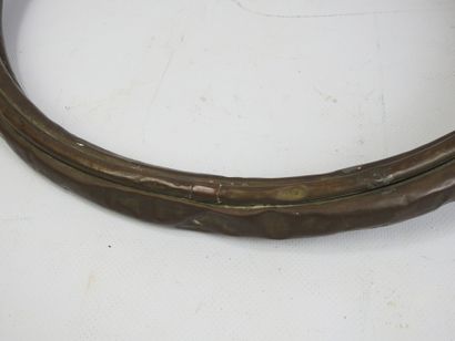 PERINET : Trompe de chasse à trois tours...