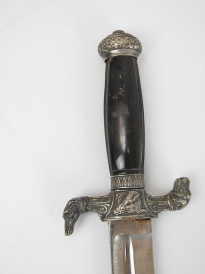Couteau de vénerie, fusée en corne, garde...