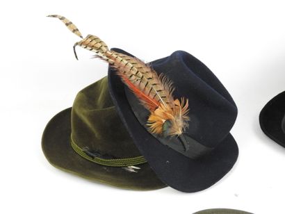 LOT de huit chapeaux de chasse en feutre....