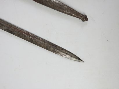 Dague de vénerie, fusée en corne, garde droite...