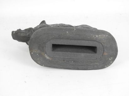 SANGLIER en fonte de fer. 17.5 x 27 cm