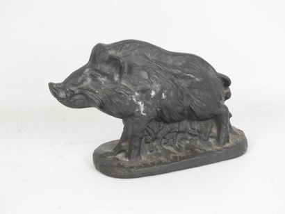 SANGLIER en fonte de fer. 17.5 x 27 cm