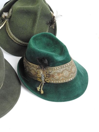 LOT de huit chapeaux de chasse en feutre....