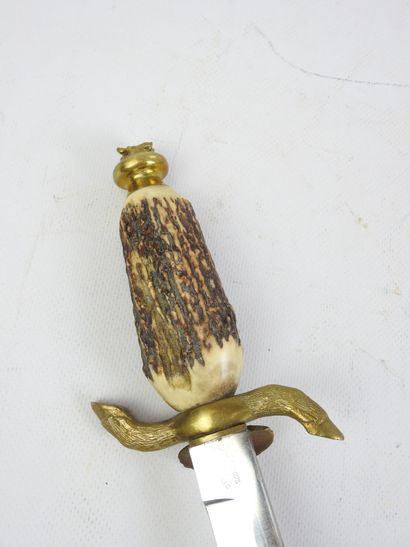 Couteau de chasse, fusée en bois de cerf,...