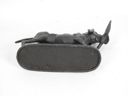 CHIEN DE CHASSE rapportant un faisan. Sujet...