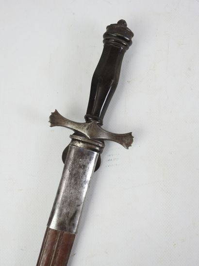 Dague de vénerie, fusée en corne, garde droite...