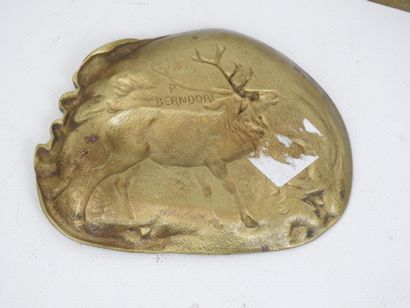 QUATRE SUJETS en bronze et laiton figurant...