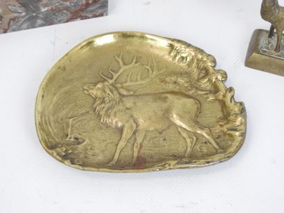 QUATRE SUJETS en bronze et laiton figurant...
