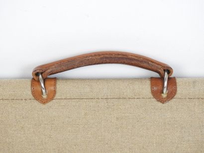 SAC DE BATTUE en toile et cuir. 41 x 70 cm....