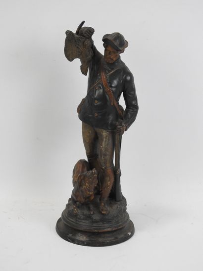 DEUX CHASSEURS en terre cuite à patine polychrome....