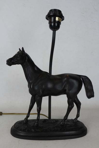 LAMPE cheval en régule patine bronze. Haut....