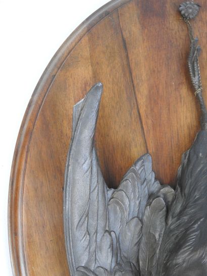 DEUX TROPHEES de gibier en régule patiné...