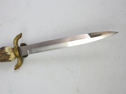 Couteau de chasse, fusée en bois de cerf,...