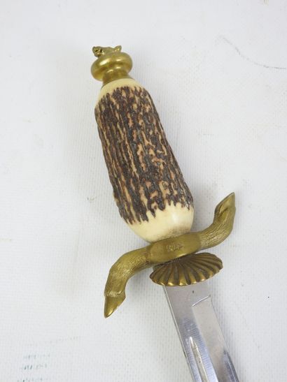 Couteau de chasse, fusée en bois de cerf,...