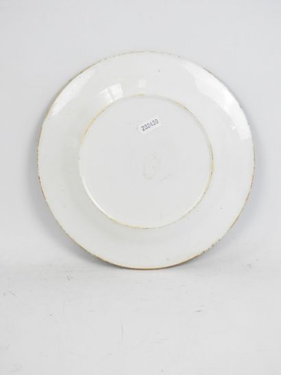 LONGWY : Assiette en faïence à décor d'un...