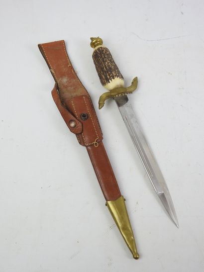 Couteau de chasse, fusée en bois de cerf,...