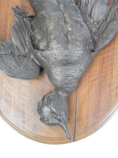 DEUX TROPHEES de gibier en régule patiné...