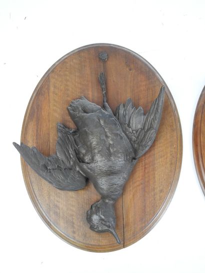 DEUX TROPHEES de gibier en régule patiné...