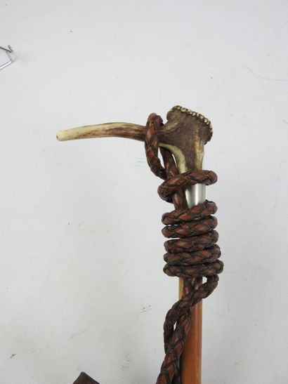 Fouet de chasse. Poignée meule de cerf et...