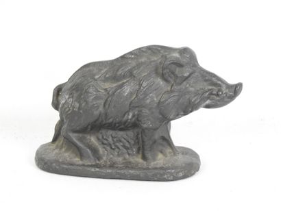SANGLIER en fonte de fer. 17.5 x 27 cm