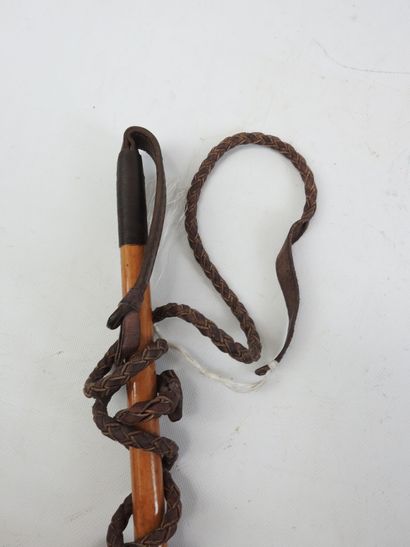 Fouet de chasse. Avec andouiller et meule...