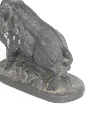 SANGLIER en fonte de fer. 17.5 x 27 cm