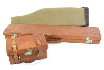 Boite à cartouches en cuir et boite à fusil...
