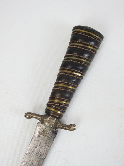 Couteau de vénerie, fusée en corne torsadée,...
