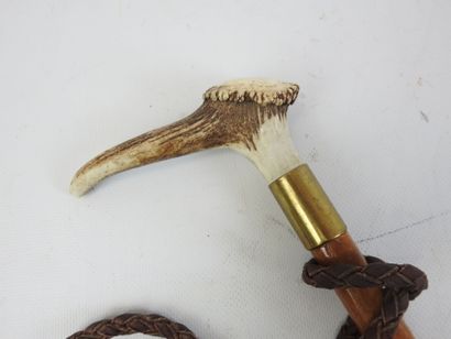 Fouet de chasse. Avec andouiller et meule...
