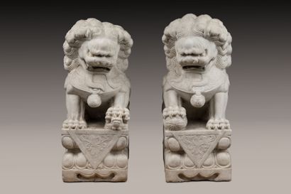 CHINA: Pair of Fö ball dogs in richly carved...