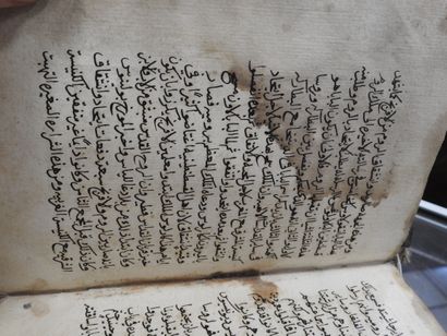 LIVRE MANUSCRIT en calligraphie à l'encre...
