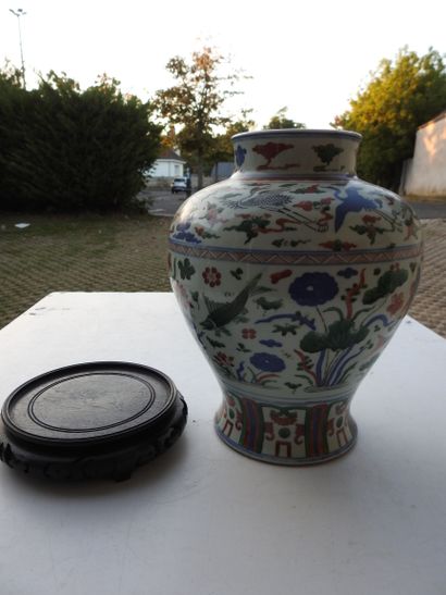 CHINA - 19th century
Porcelain baluster jug...
