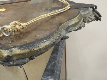 MIROIR chantourné en bois mouluré sculpté...