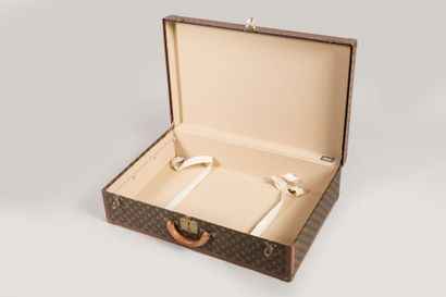 Louis VUITTON - Avenue Marceau (Paris): Alzer...