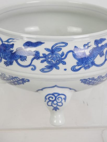CHINA: Tripod perfume burner with two handles...