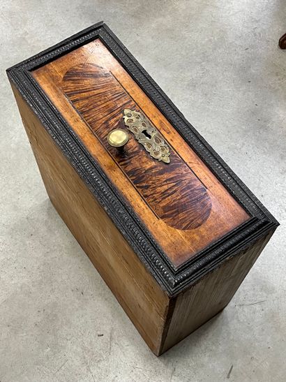 Importante ARMOIRE en bois naturel, bois...