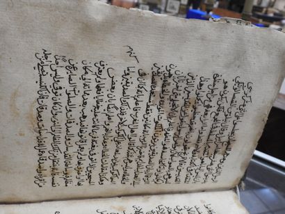 LIVRE MANUSCRIT en calligraphie à l'encre...