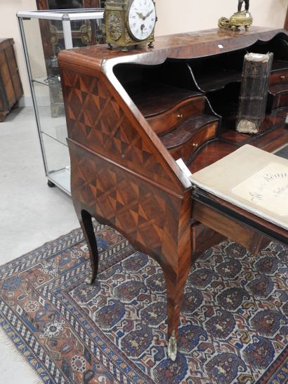 BUREAU DOS D'ANE en bois de placage marqueté...