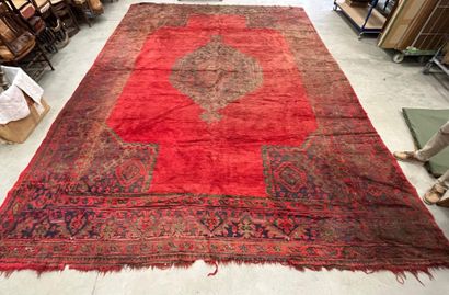 SMYRNE, Turquie: Important tapis en laine...