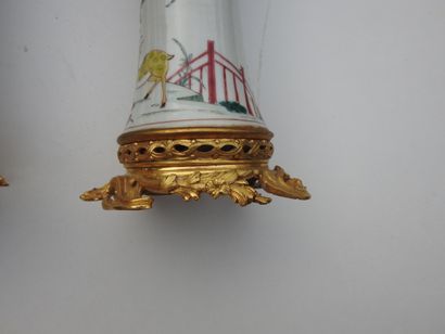 CHINE : Deux vases montés pouvant former...