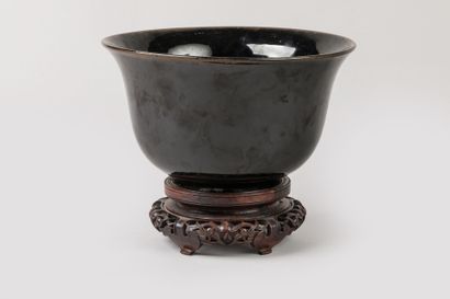 CHINA - 18th/19th century
Large bowl with...