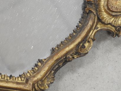 MIROIR chantourné en bois mouluré sculpté...