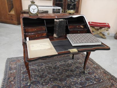 BUREAU DOS D'ANE en bois de placage marqueté...