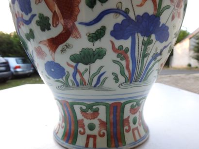CHINA - 19th century
Porcelain baluster jug...