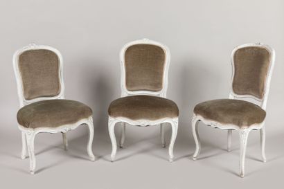 SUITE DE DIX CHAISES en bois mouluré sculpté...