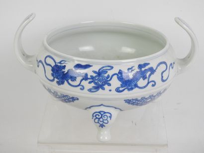 CHINA: Tripod perfume burner with two handles...